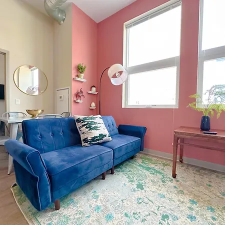 South Loop 2Br Retreat Near Grant Park, Soldier Field, Adler Planetarium & Columbia College