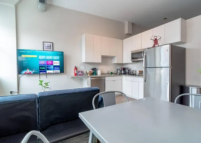 South Loop 2br Retreat Near Grant Park, Soldier Field, Adler Planetarium & Columbia College Apartment Chicago