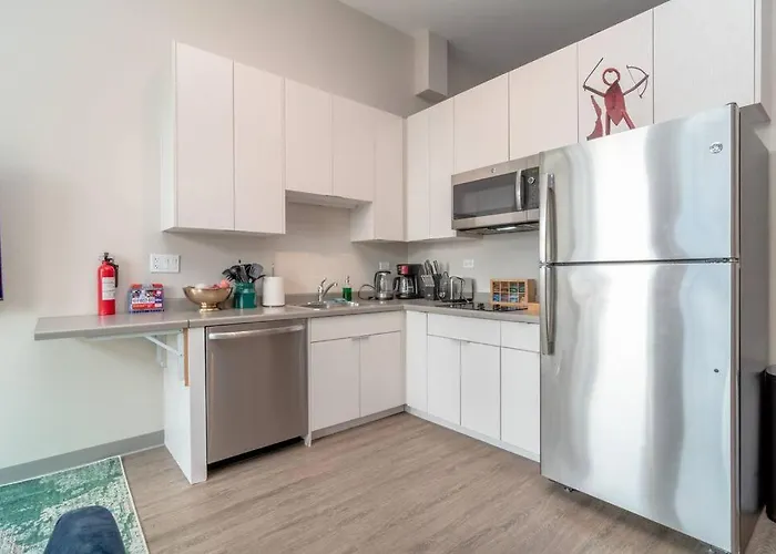 South Loop 2br Retreat Near Grant Park, Soldier Field, Adler Planetarium & Columbia College * Chicago