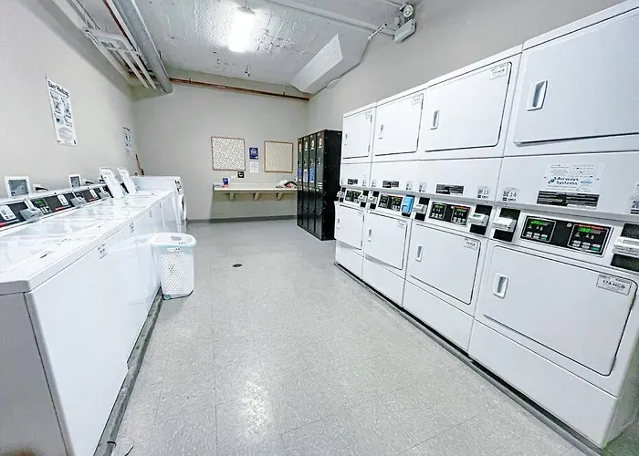 South Loop 2br Retreat Near Grant Park, Soldier Field, Adler Planetarium & Columbia College