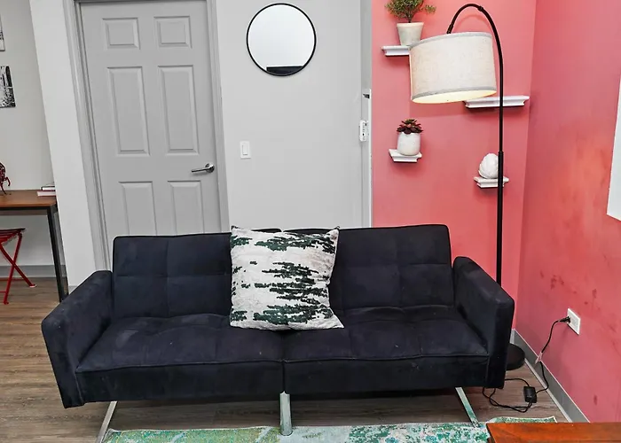 South Loop 2br Retreat Near Grant Park, Soldier Field, Adler Planetarium & Columbia College Chicago