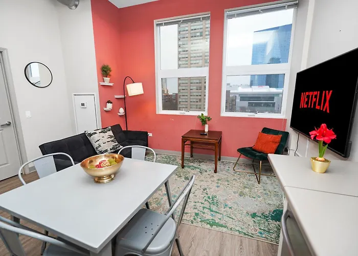 South Loop 2br Retreat Near Grant Park, Soldier Field, Adler Planetarium & Columbia College Apartment *